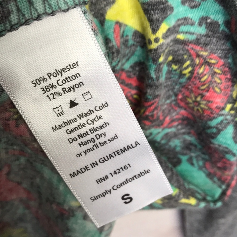 S Lularoe Randy Tee-Cute Paisley Pattern! - Picture 3 of 5